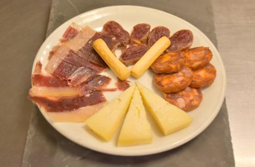 Hostal Oliveta - image 3