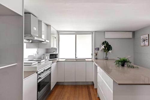 Dapur, Light & Simple Double Room - Peakhurst Area - Shared Bathroom in Hurstville