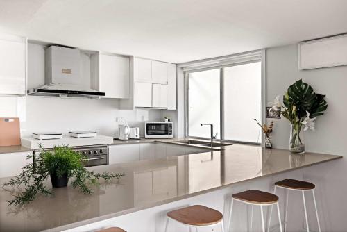 Dapur, Light & Simple Double Room - Peakhurst Area - Shared Bathroom in Hurstville