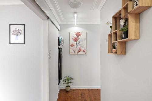 Light & Simple Double Room - Peakhurst Area - Shared Bathroom in Hurstville