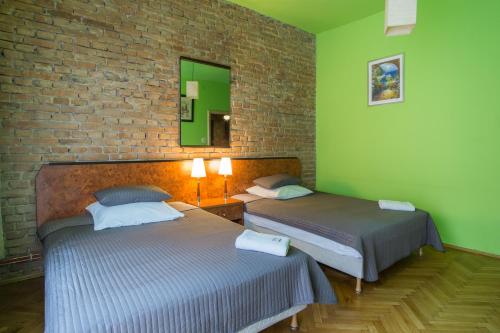 Finger Guest Rooms – Krakow, PA