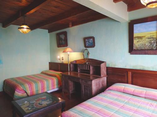 Double or Twin Room image 8