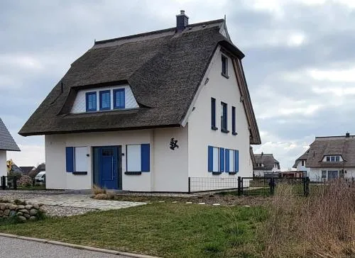 Ferienhaus Heimathafen Dranske - ein Traum mit Garten, der Hund darf mit ans Meer in Dranske, Deutschland