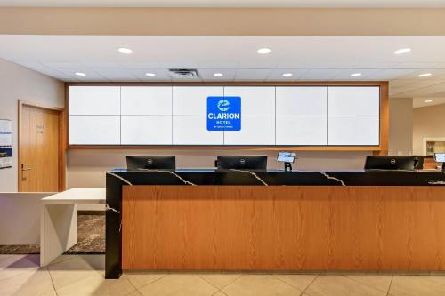 ล็อบบี้, Clarion Lakeside Inn & Conference Centre in เคโนรา (ON)