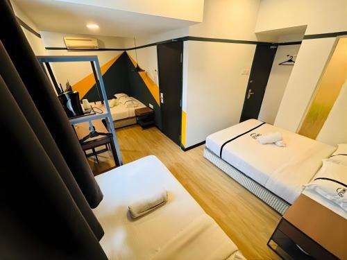 room detail thumbnail 2