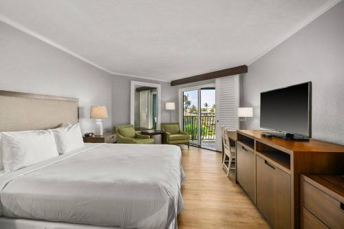 Exclusive Kauai Beachfront Resort with Dining, Bar, Spa, Pool & Waterslide in Lihue (HI)