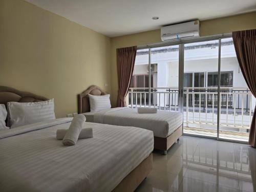 room detail thumbnail 2