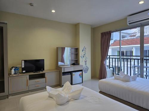 room detail thumbnail 2