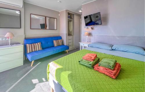 Awesome Apartment In Benalmadena - image 3