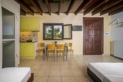Terra Vine Collection - Raisin House 5