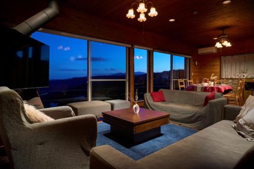 Guestroom, Suite Villa Atami Ocean House in Kamitaga