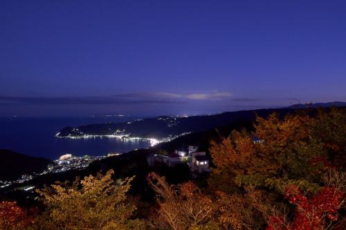 Suite Villa Atami Ocean House in Kamitaga