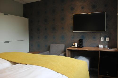 4 twin beds