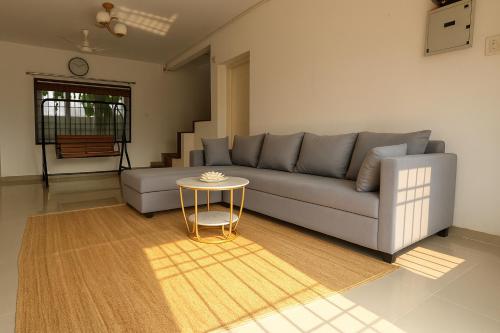 La Vista Ocean - Calm Coastal Villa on ECR - 4 BR Private Stay in Mugaiyur