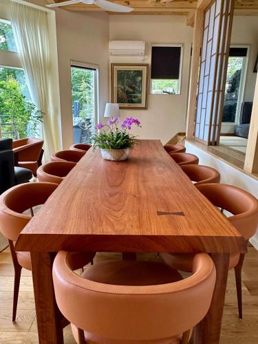 ISANA Panorama Villa 天然温泉付き 大室山付近 海の絶景の一軒家貸別荘