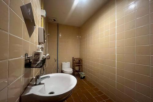 Noahs Ark Bar Restaurant Hostel - image 4