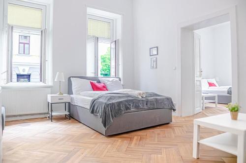 Classy 2BR Apt. w/ Exclusive Location near AKH