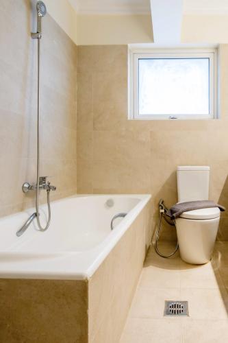 Elegant Urban Retreat in Psychiko - image 9