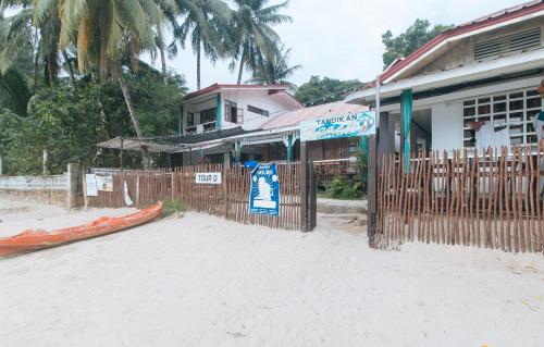 RedDoorz @ Tandikan Beach Cottages - 숙소 외관