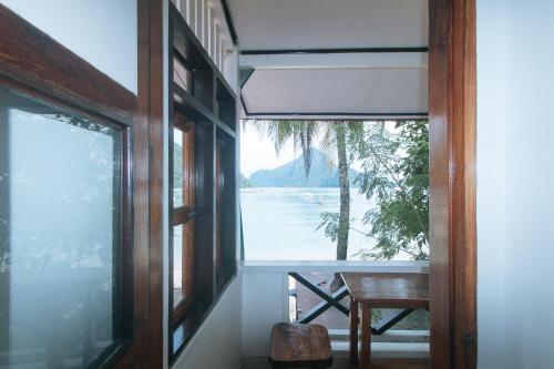RedDoorz @ Tandikan Beach Cottages - 발코니/테라스