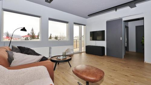 LL Properties - TB24 Elegant Escape w Hot-tub Access, Akureyri (zdjęcie 4)
