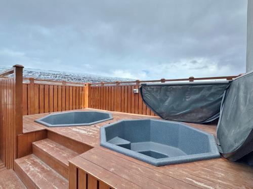 LL Properties - TB24 Elegant Escape w Hot-tub Access, Akureyri (zdjęcie 8)