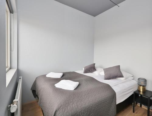 LL Properties - TB24 Elegant Escape w Hot-tub Access, Akureyri (zdjęcie 7)