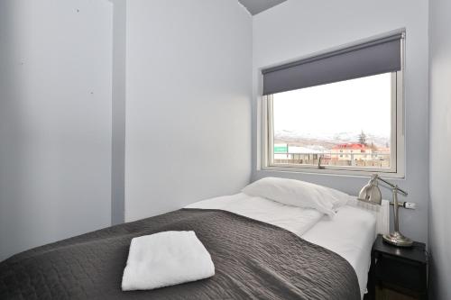 LL Properties - TB24 Elegant Escape w Hot-tub Access, Akureyri (zdjęcie 6)