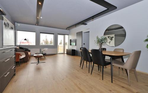 LL Properties - TB24 Elegant Escape w Hot-tub Access, Akureyri (zdjęcie 3)
