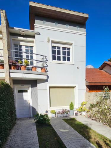 Duplex con Patio y Parrilla en Barrio Caisamar in Caisamar