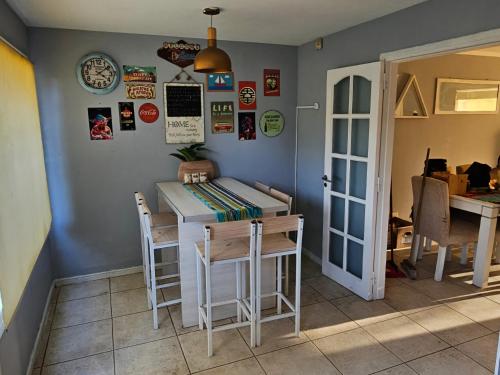 Duplex con Patio y Parrilla en Barrio Caisamar in Caisamar