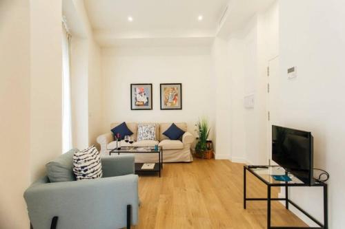 Picturesque Boutique Style 2 BR in San Lorenzo, Севилья
