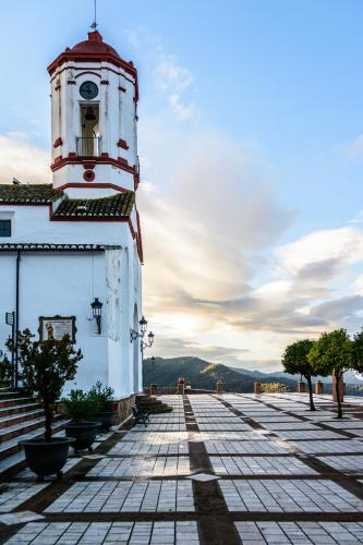 附近景點, 雅丁德維瑟卡薩斯鄉村民宿 (Casas Rurales Jardines del Visir) in 赫納爾古亞西爾