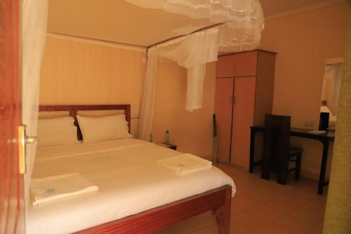 . Enaitoti Hotel