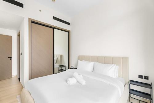 Stunning modern 3BR apartment in JVC - image 9