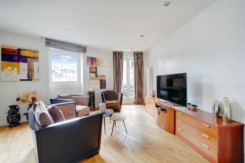 Bright Spacious 2P – Eiffel Tower Auteuil - image 3