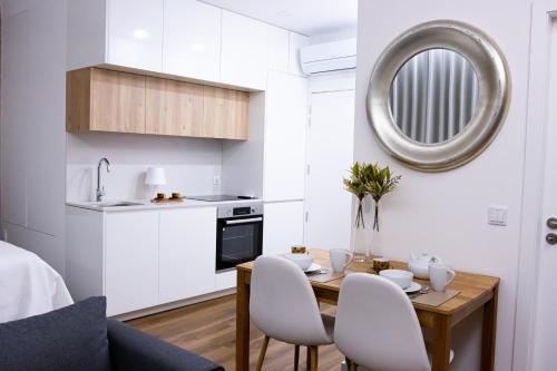 D Maria Apartments in วิลลา โนวา เดอ ฟามาลิเคา