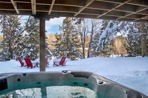 Waterfront with Spa - Le Retro in Melbourne (QC)