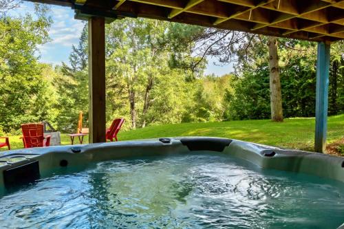 Waterfront with Spa - Le Retro in Melbourne (QC)