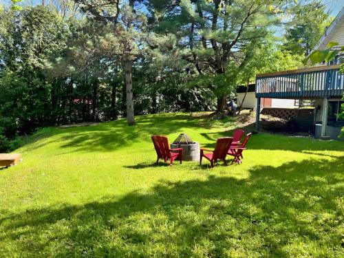 Waterfront with Spa - Le Retro in Melbourne (QC)