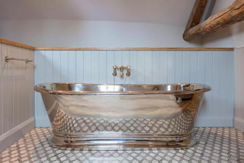 The Ostrich Inn, South Creake, Norfolk 3