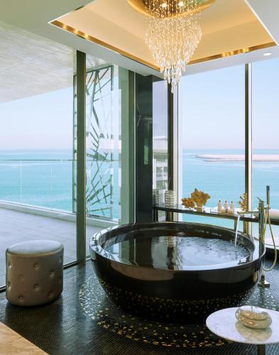 Bathroom, Mandarin Oriental Jumeira, Dubai in Jumeirah Beach