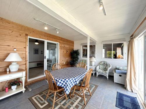 Sunset Breeze House at Moran - image 6