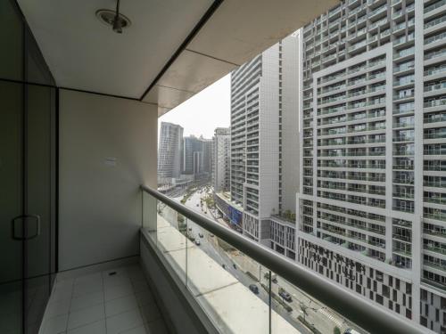 Water Edge Damac Maison Canal View 1BR Perfect Grand Getaway - image 2