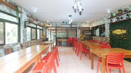 Restorāns, RedDoorz @ Hilarions Farm Majayjay Laguna in Majayjay