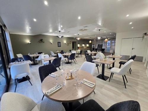 . Logis Hôtel Restaurant Les Fontaines