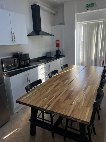 Hendham Rooms - Near Etihad Stadium, CoOp Live Arena, National Cycling Centre & 24 Hour Asda - Marple
