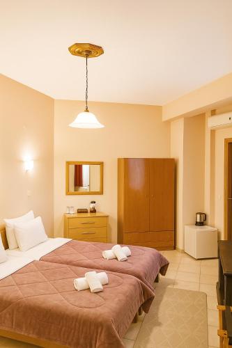 3 twin beds
