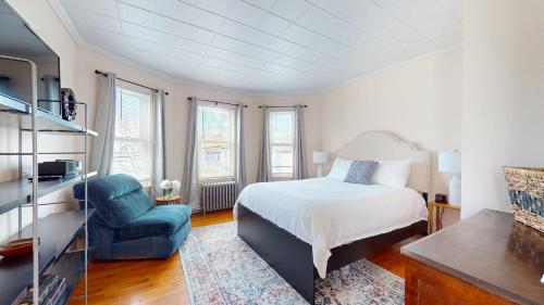 Huge 1 Bed, 2 Baths, Harvard, Porter Davis Sq in Cambridge, USA