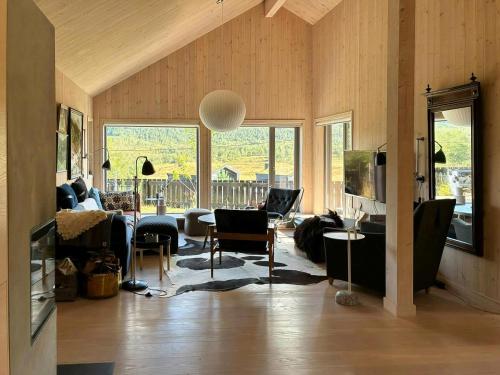 Charming Mountain Cabin In Spectacular Nature – khách sạn tại Stranda